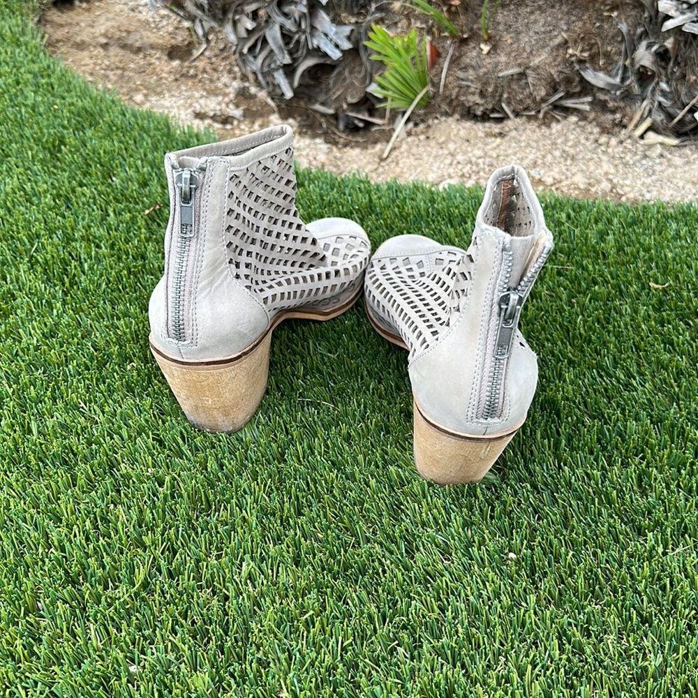 Open Toes Booties - Picture 2 of 5